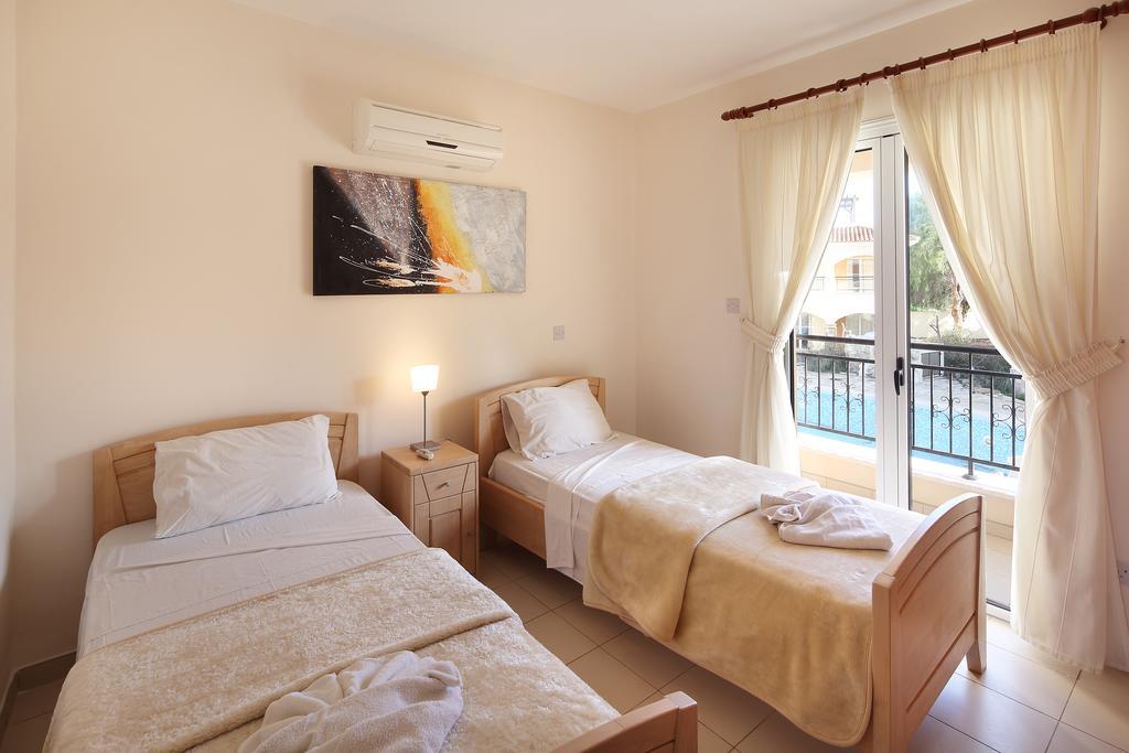 Adamou Gardens Apartment Пафос Екстериор снимка