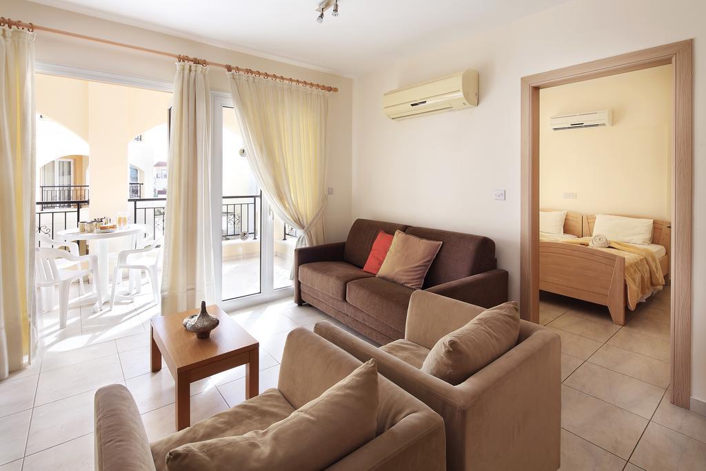 Adamou Gardens Apartment Пафос Екстериор снимка