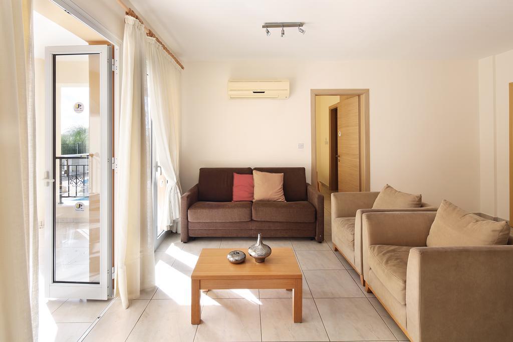 Adamou Gardens Apartment Пафос Екстериор снимка