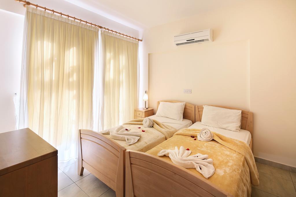 Adamou Gardens Apartment Пафос Екстериор снимка