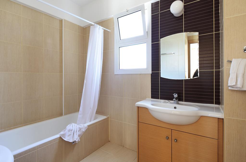 Adamou Gardens Apartment Пафос Екстериор снимка