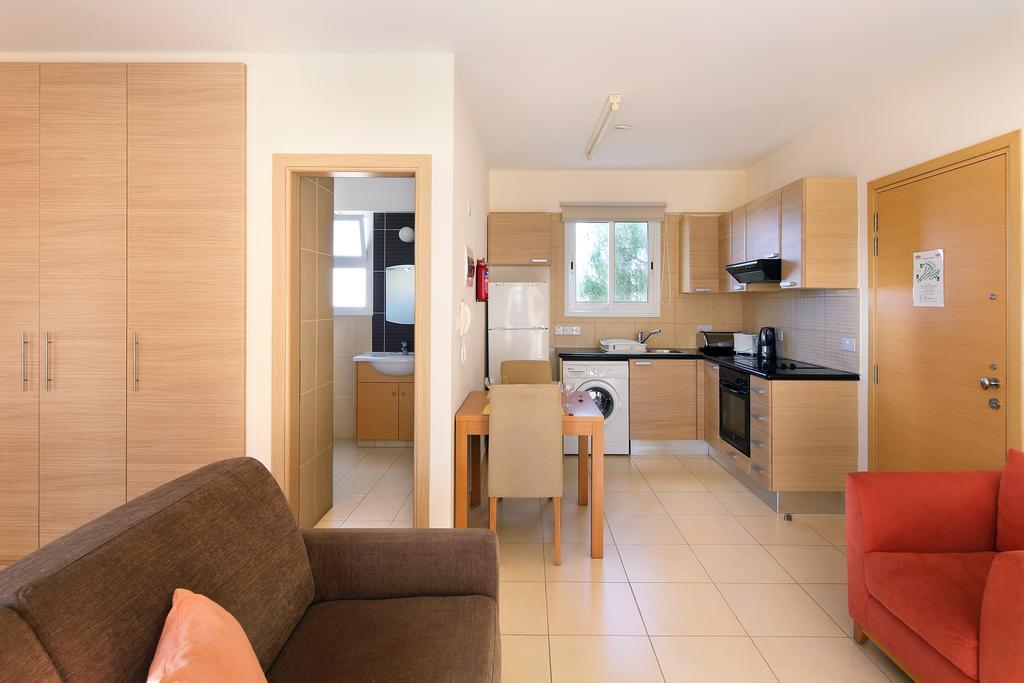 Adamou Gardens Apartment Пафос Екстериор снимка