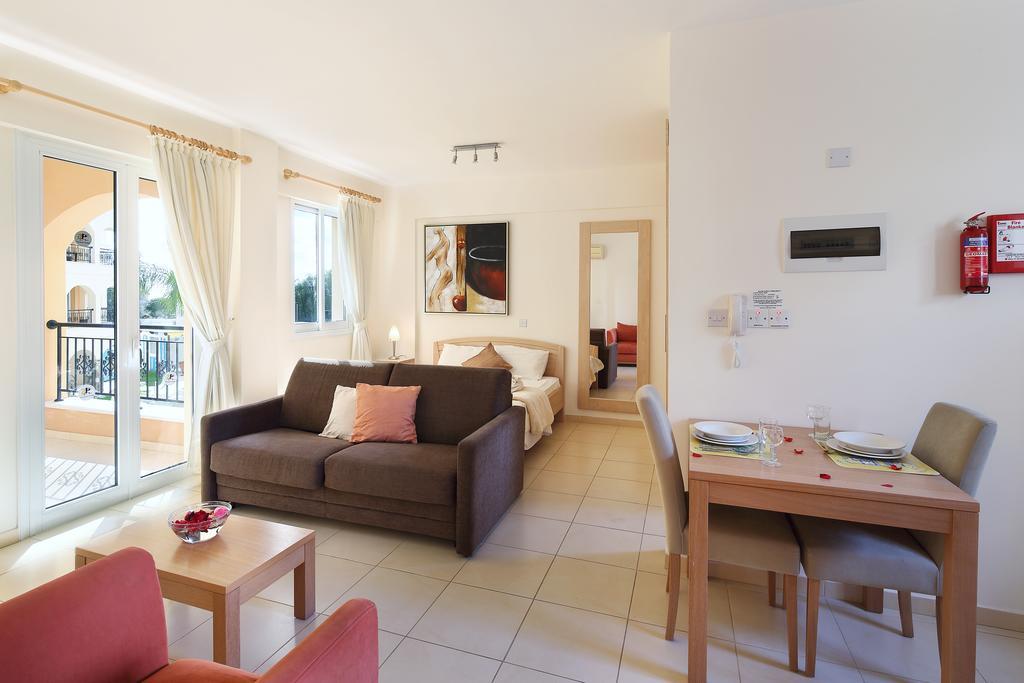 Adamou Gardens Apartment Пафос Екстериор снимка