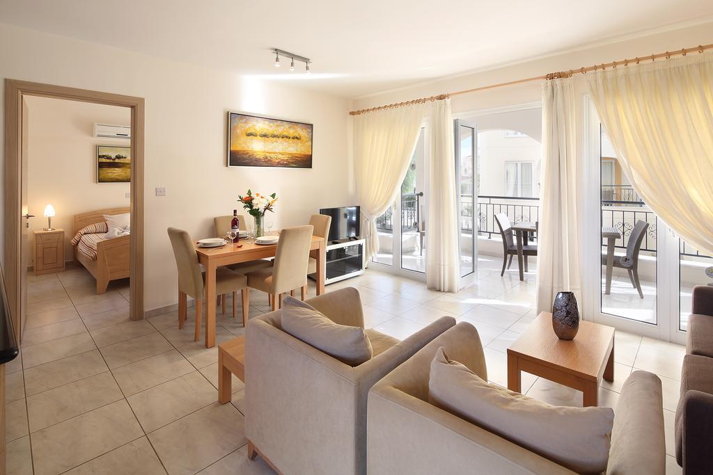 Adamou Gardens Apartment Пафос Екстериор снимка