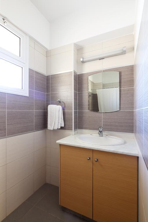 Adamou Gardens Apartment Пафос Екстериор снимка