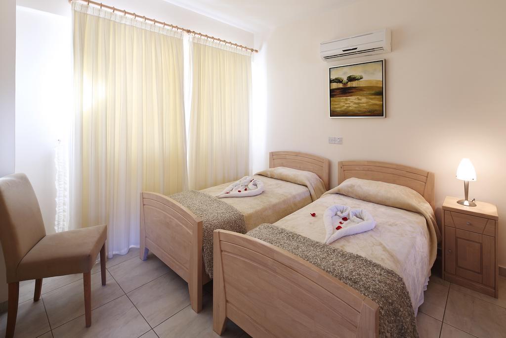 Adamou Gardens Apartment Пафос Екстериор снимка