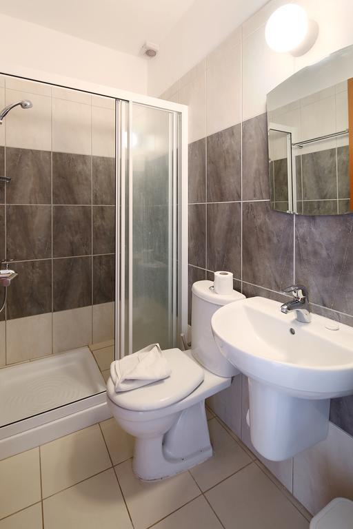 Adamou Gardens Apartment Пафос Екстериор снимка
