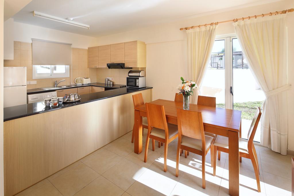 Adamou Gardens Apartment Пафос Екстериор снимка